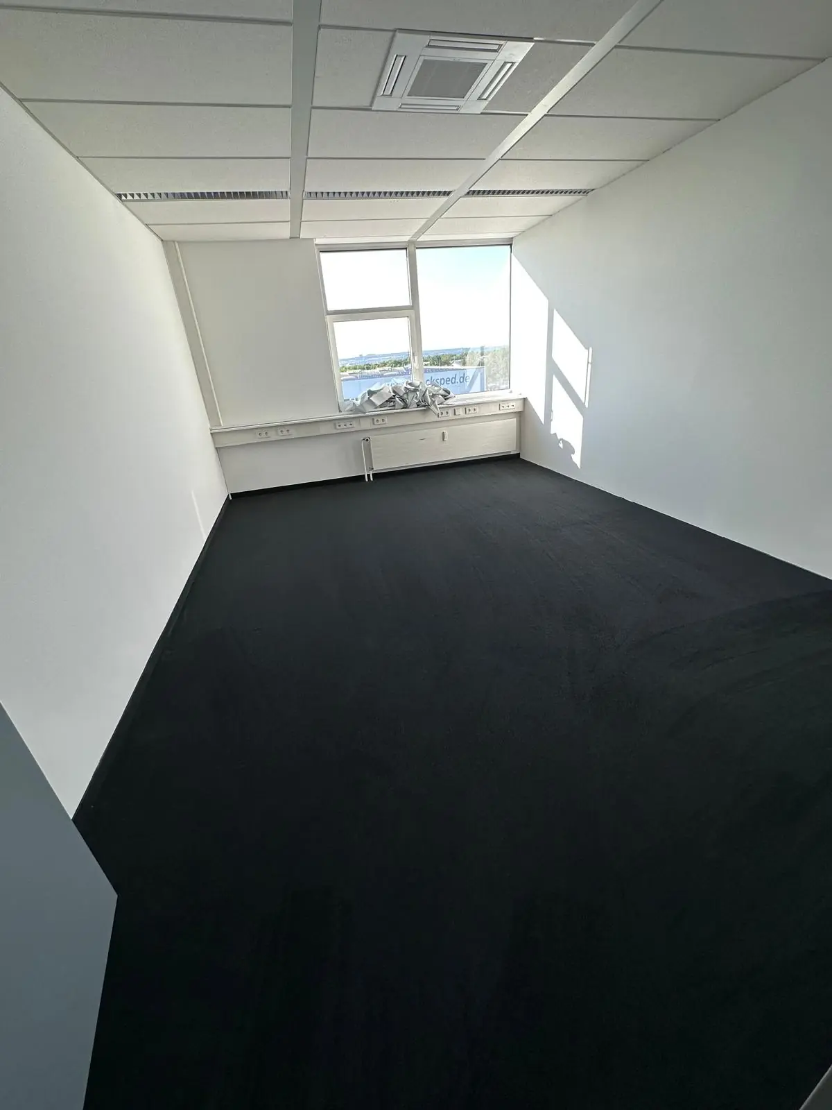 Büro- und Praxisreinigung Heilbronn mit gereinigtem Teppichboden