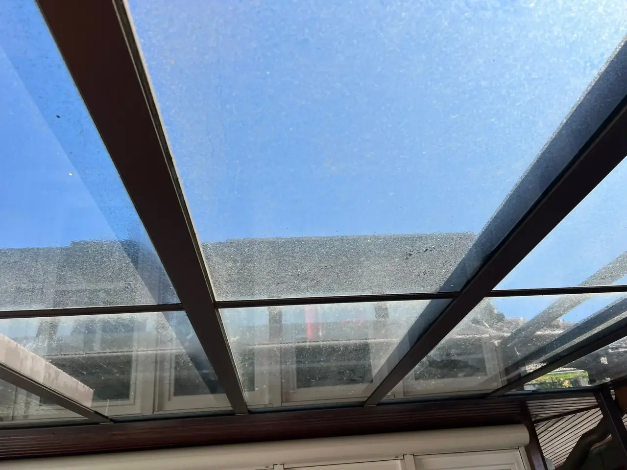 Beispielbild: Gründliche Fensterreinigung